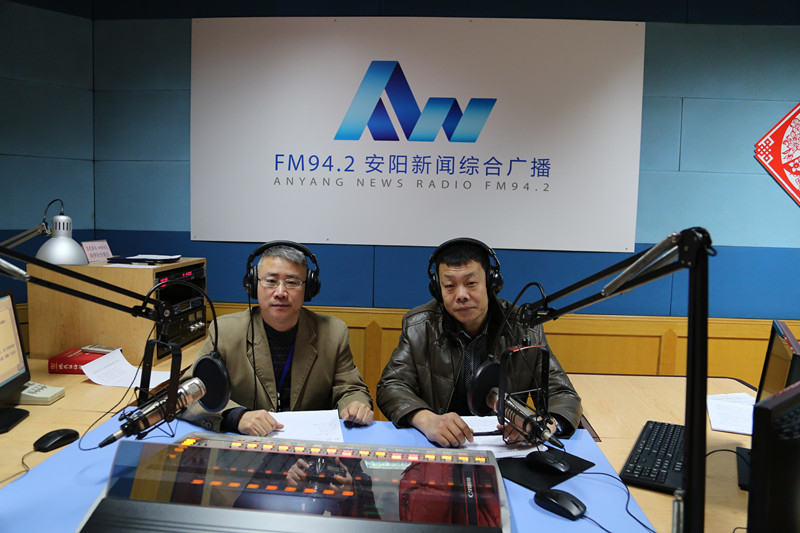 益和熱力公司董事長(zhǎng)、總經(jīng)理?xiàng)钣婪逶谖沂芯W(wǎng)上市民之家與廣大用戶群眾及網(wǎng)友進(jìn)行了在線交流溝通